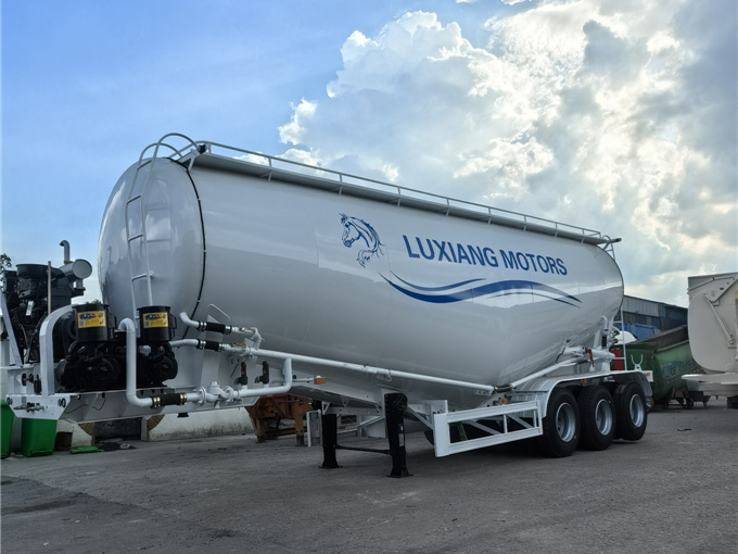 Powder material transportation semi-trailer