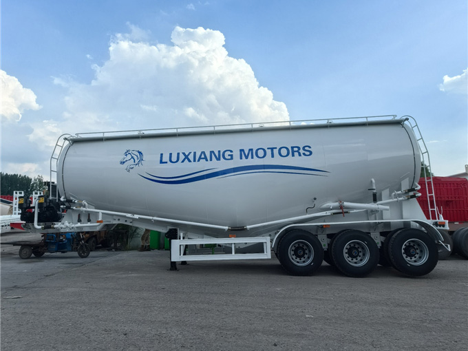 粉粒物料运输半挂车